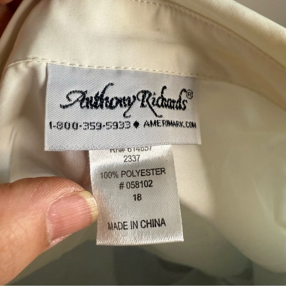 Anthony Richards Button-Up Blouse with Floral Embroidery - Picture 5 of 8